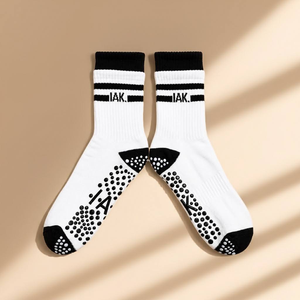 IAK studio Grip Socks - Black/white